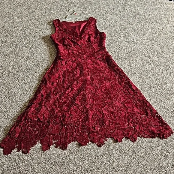NWOT Kimi lily Wine Red Lace Midi Dress. NWOT Kimi lily Wine Red Lace Midi Dress.